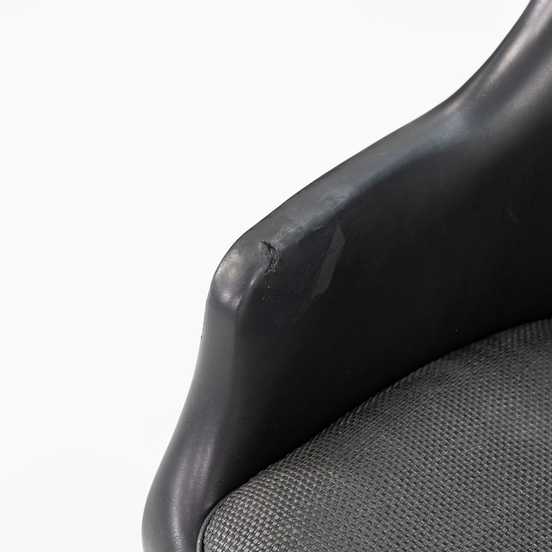 Alpha Bucket Executive Chair