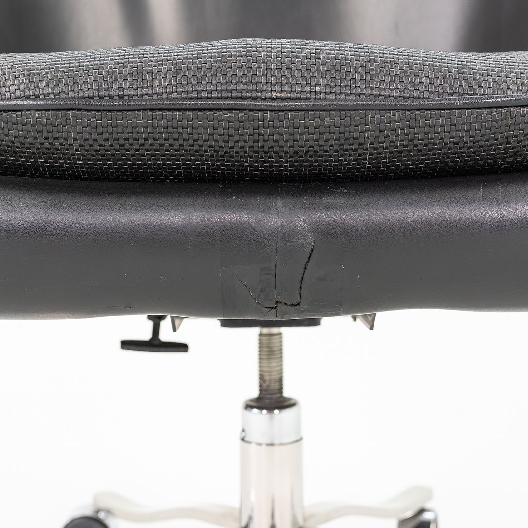 Alpha Bucket Executive Chair