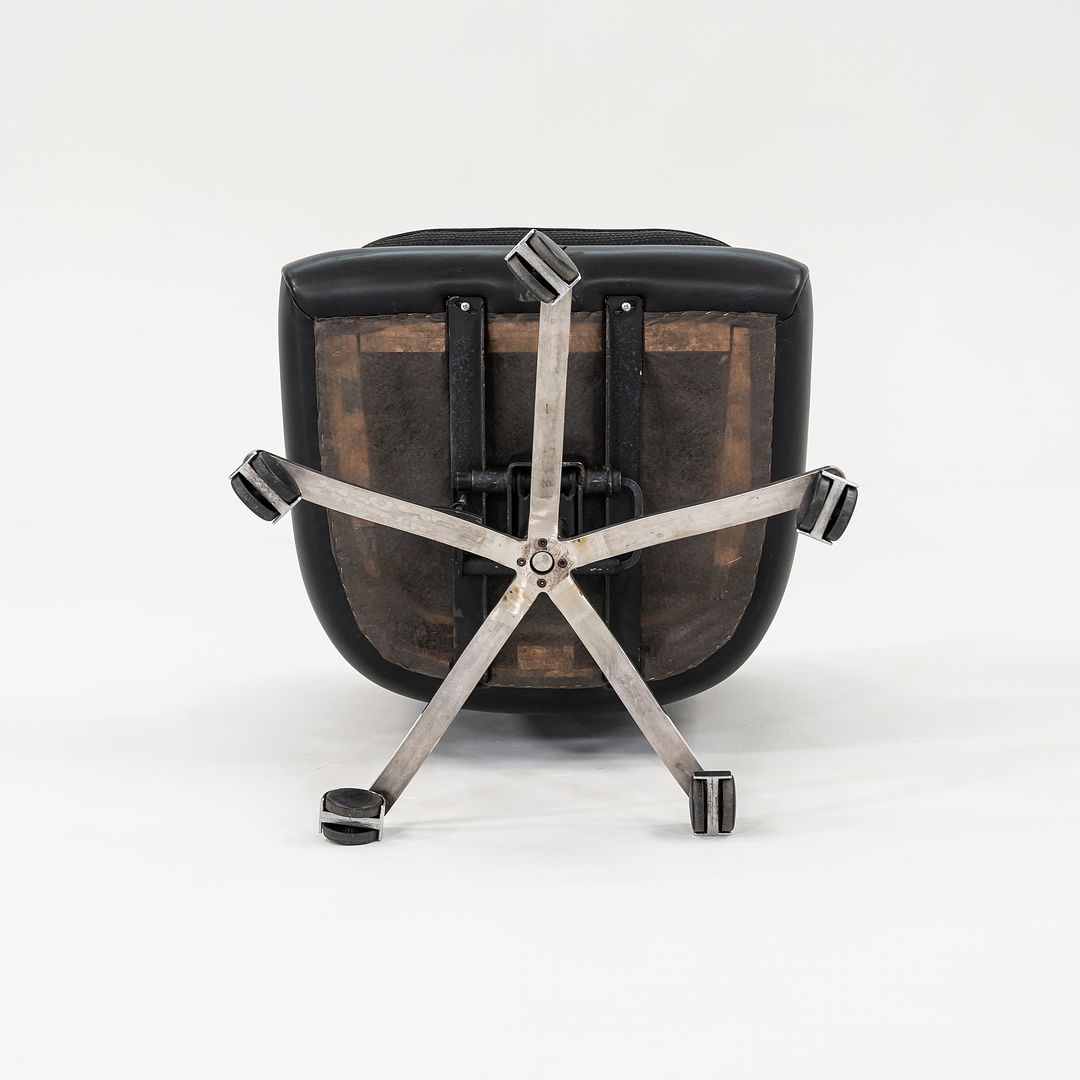 Alpha Bucket Executive Chair