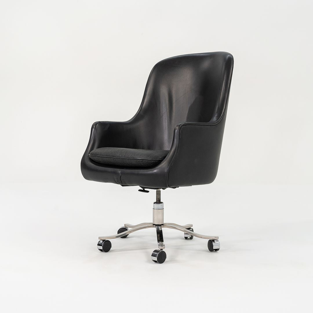 Alpha Bucket Executive Chair