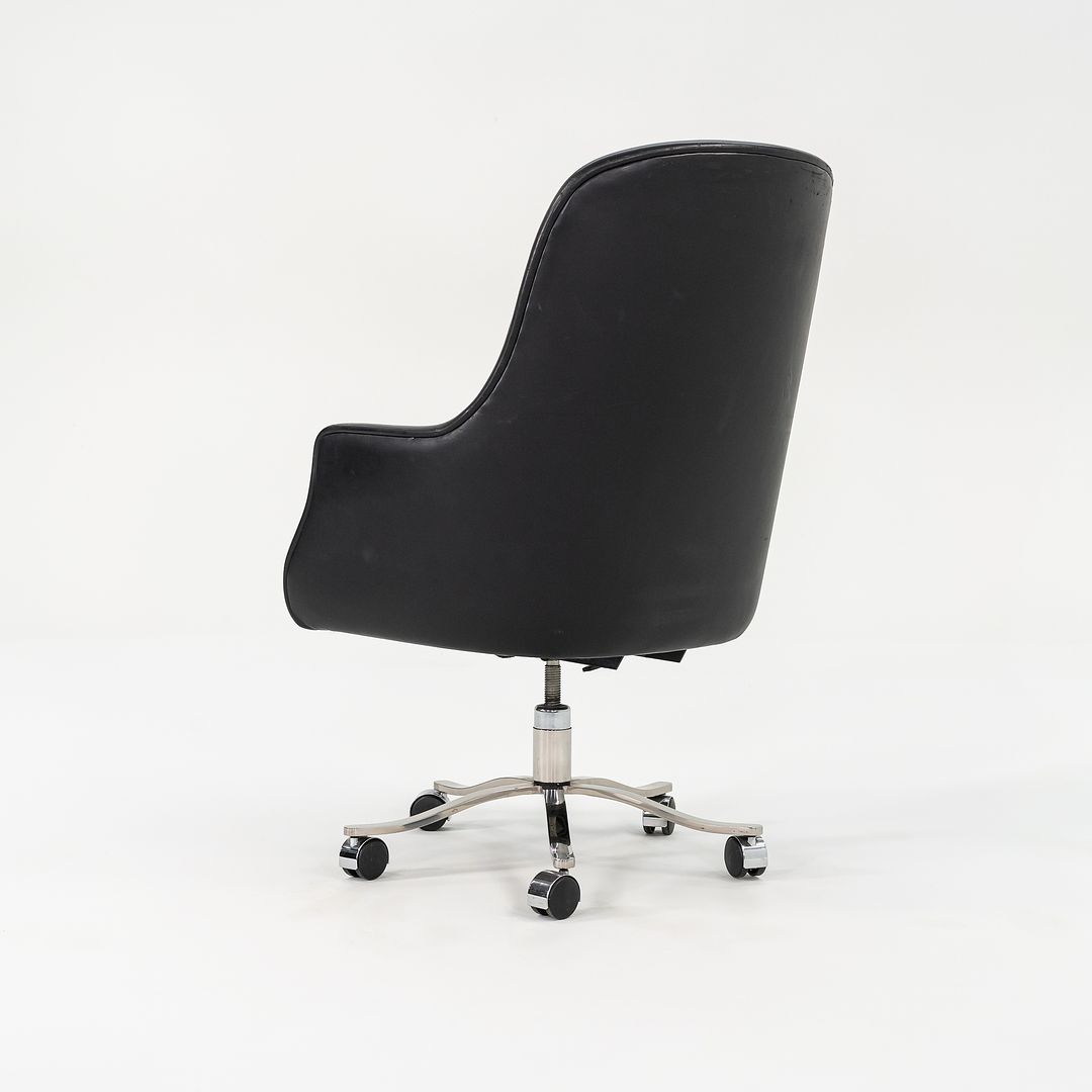 Alpha Bucket Executive Chair
