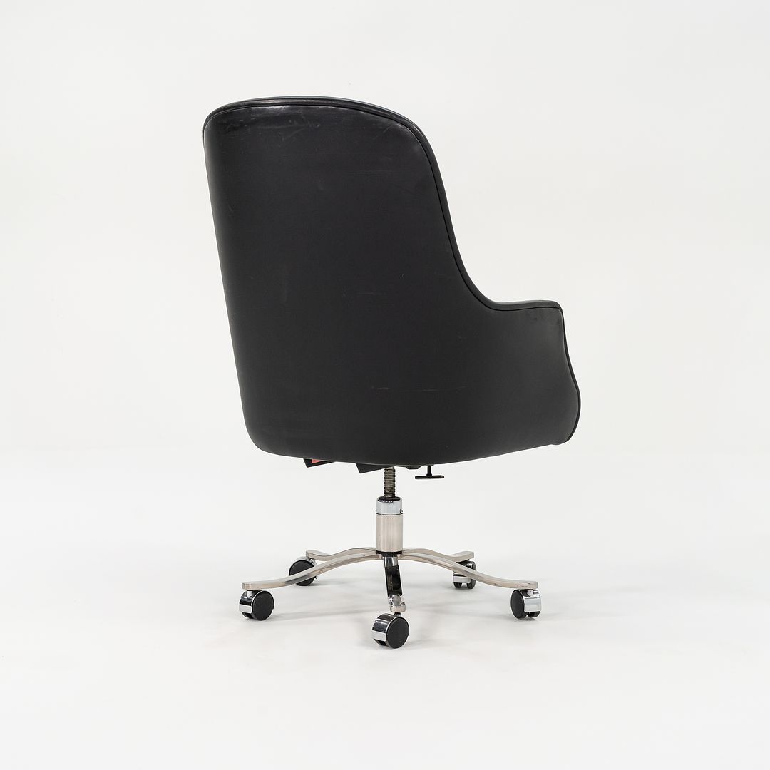 Alpha Bucket Executive Chair