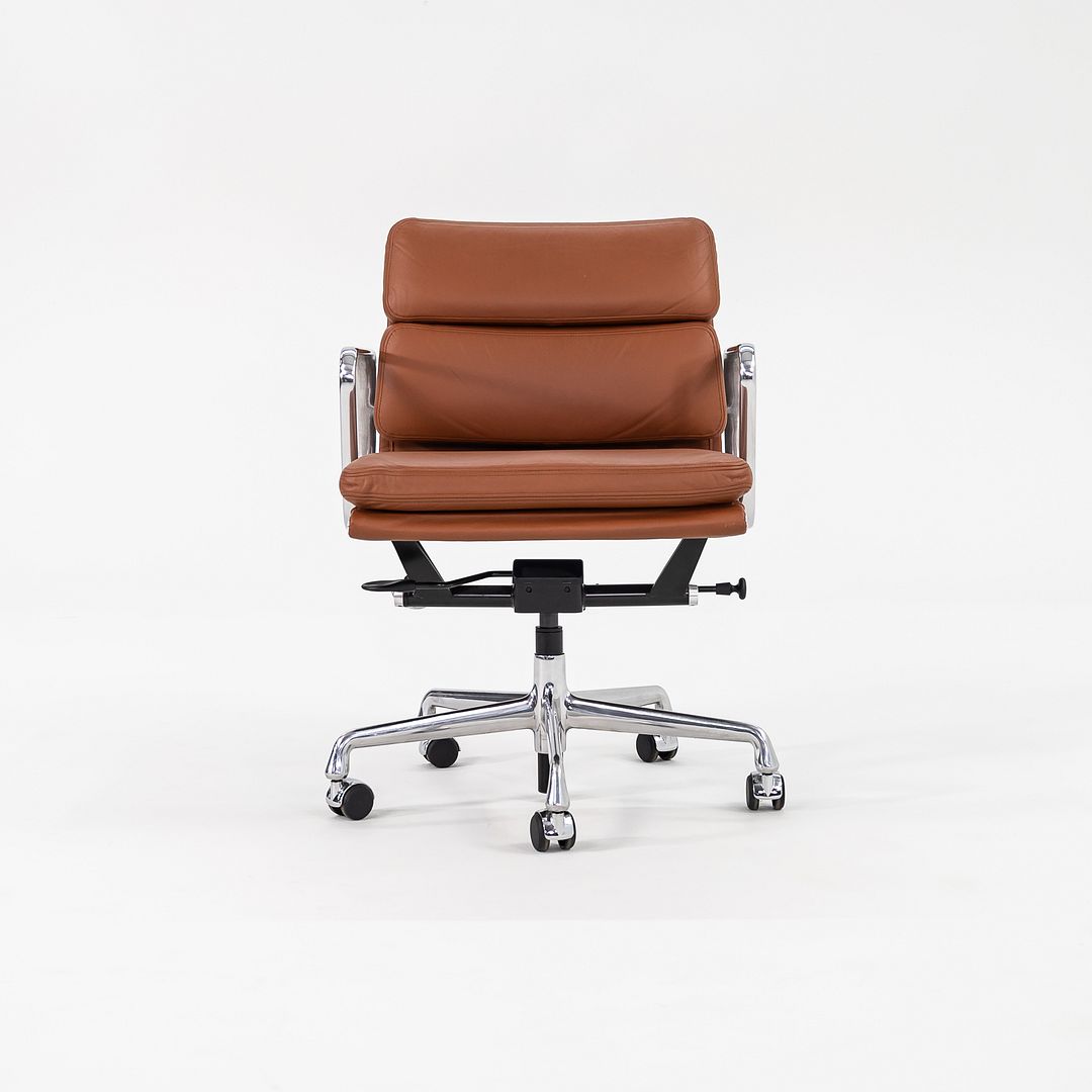 Soft Pad Management Chair