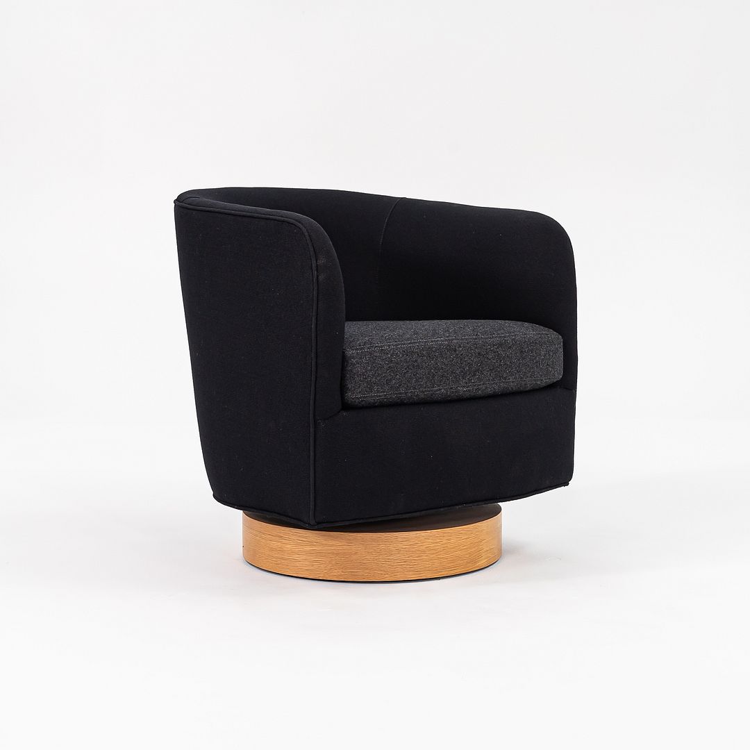Papa Roxy Swivel Lounge Chair