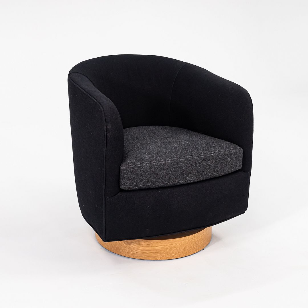 Papa Roxy Swivel Lounge Chair