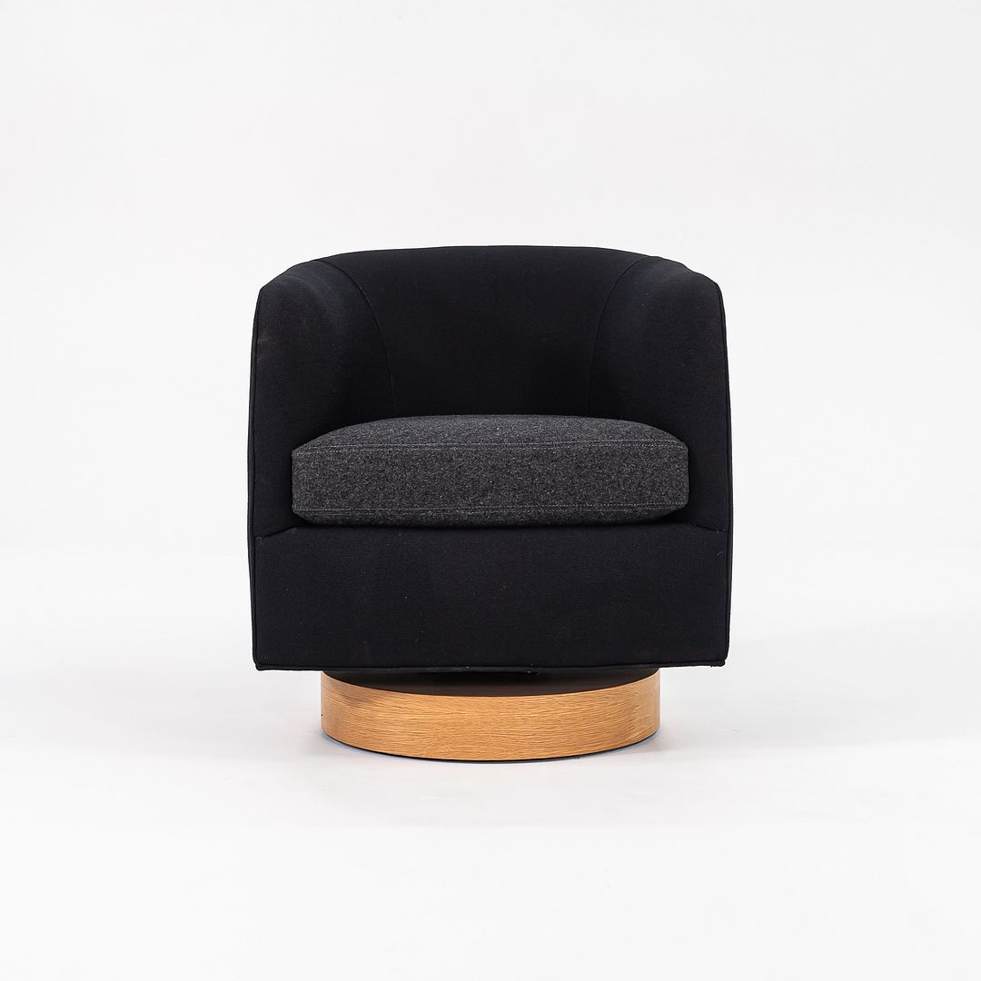 Papa Roxy Swivel Lounge Chair