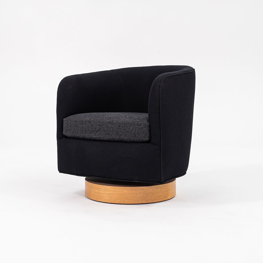 Papa Roxy Swivel Lounge Chair