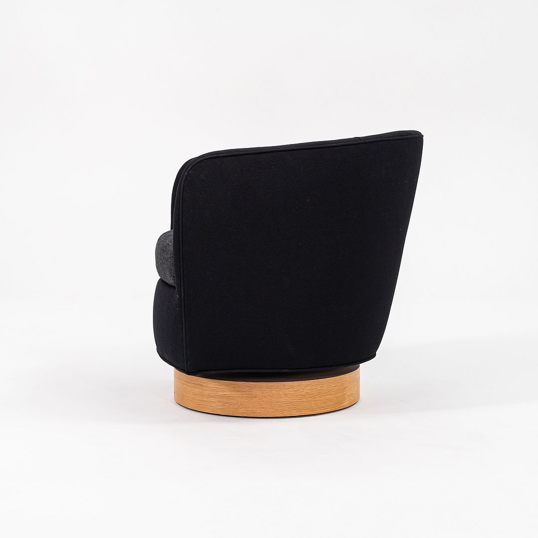 Papa Roxy Swivel Lounge Chair