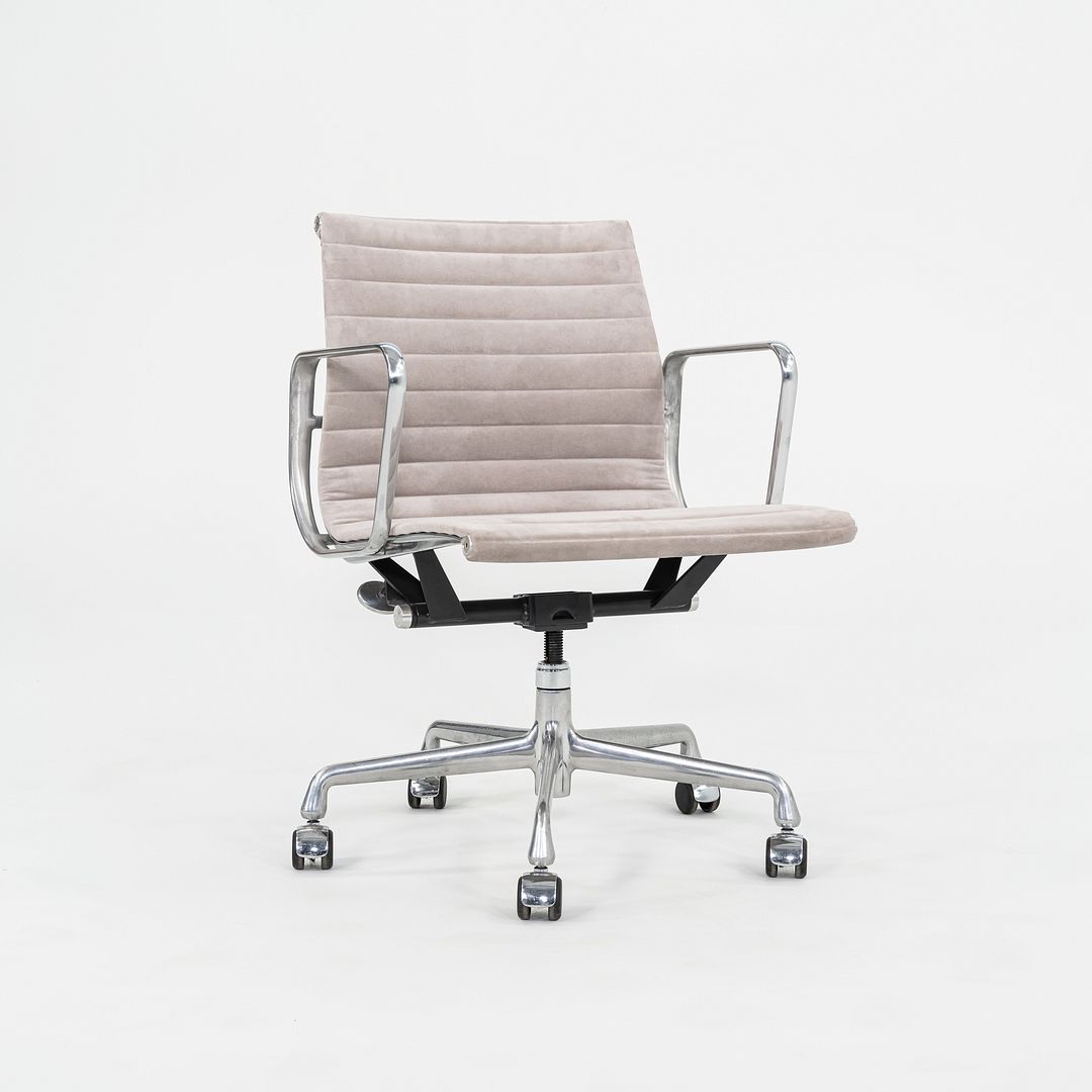 Aluminum Group Management Desk Chair, Model EA335