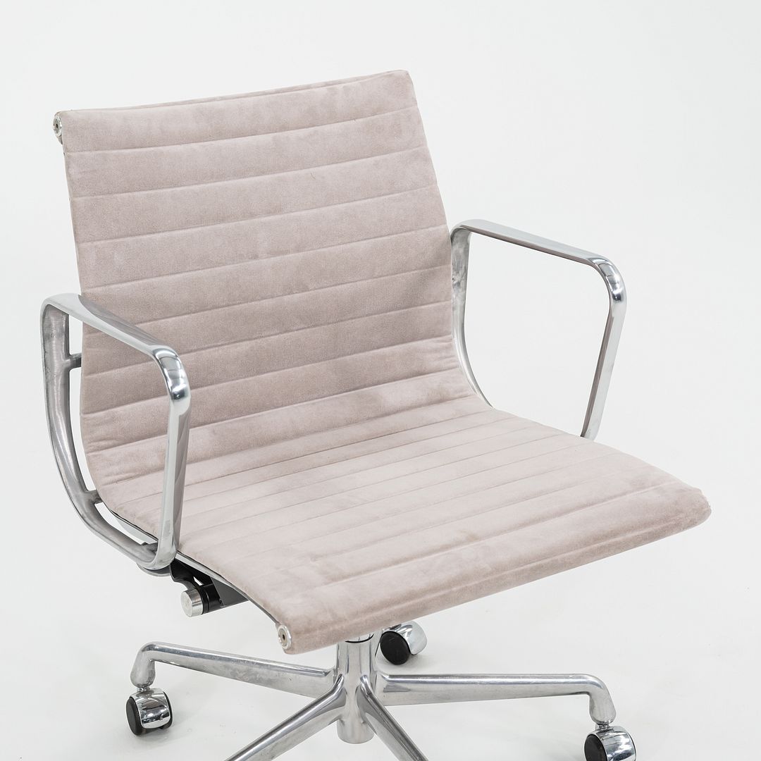 Aluminum Group Management Desk Chair, Model EA335