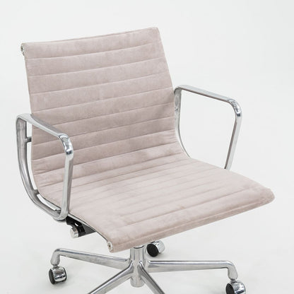 Aluminum Group Management Desk Chair, Model EA335
