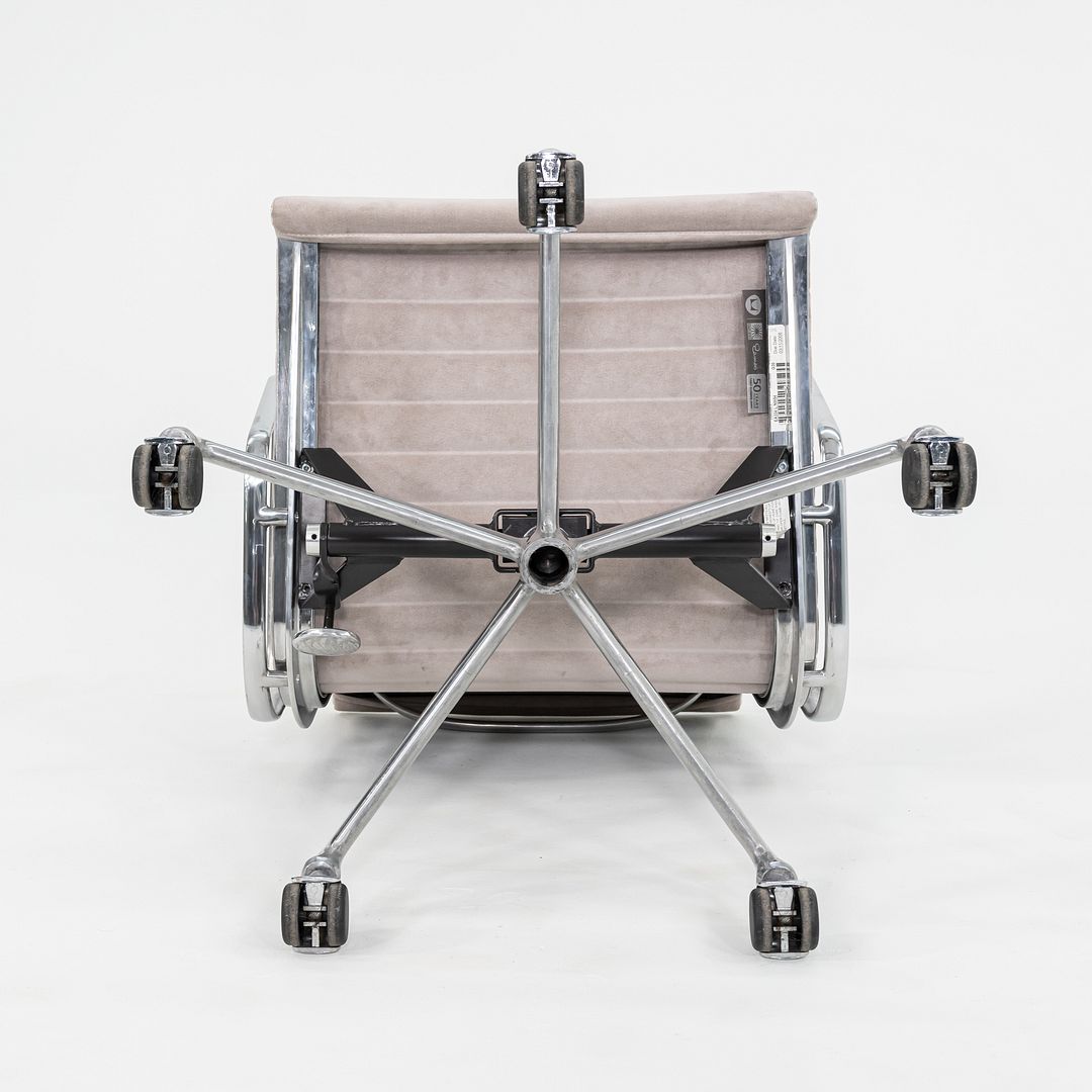 Aluminum Group Management Desk Chair, Model EA335