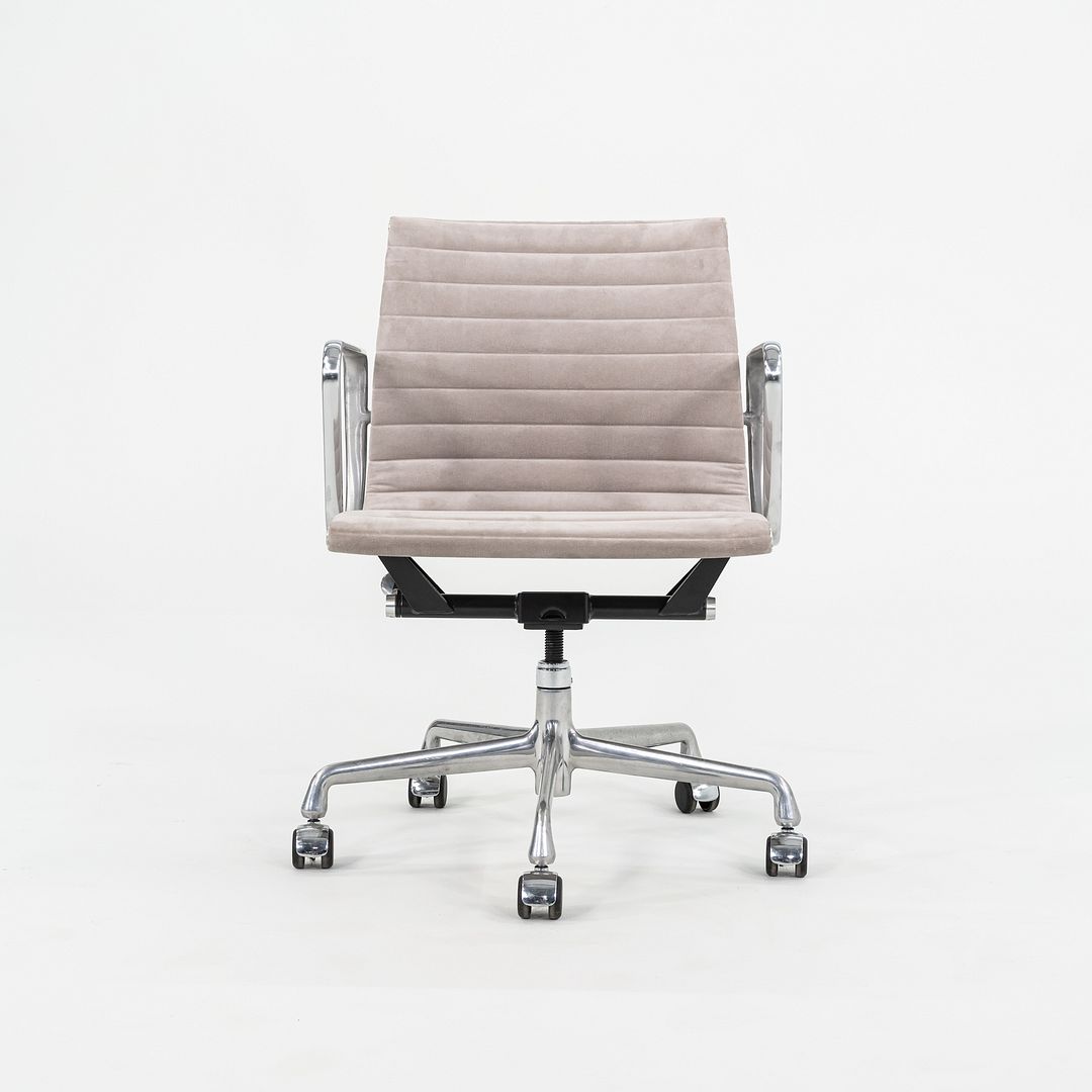 Aluminum Group Management Desk Chair, Model EA335