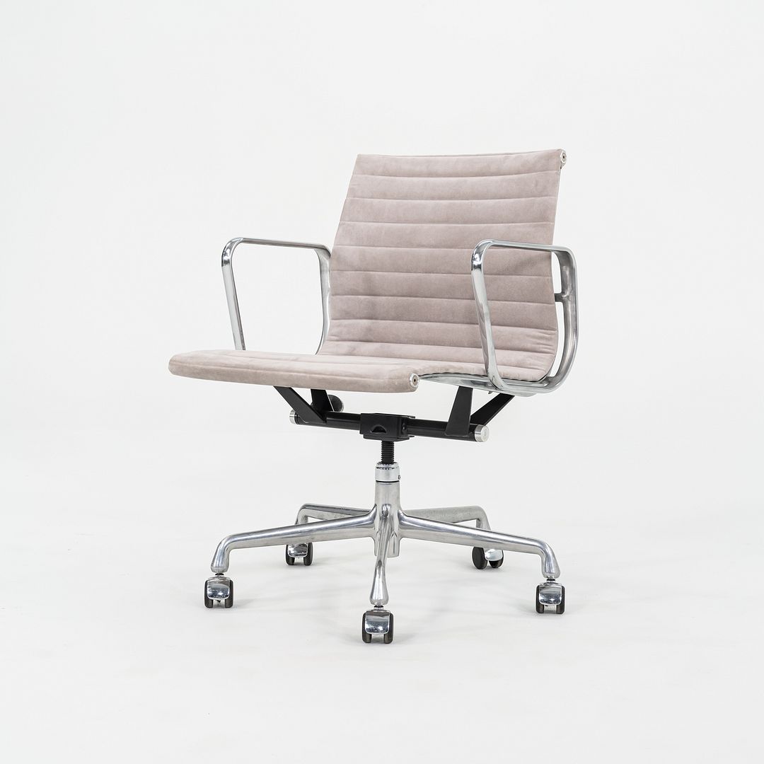 Aluminum Group Management Desk Chair, Model EA335