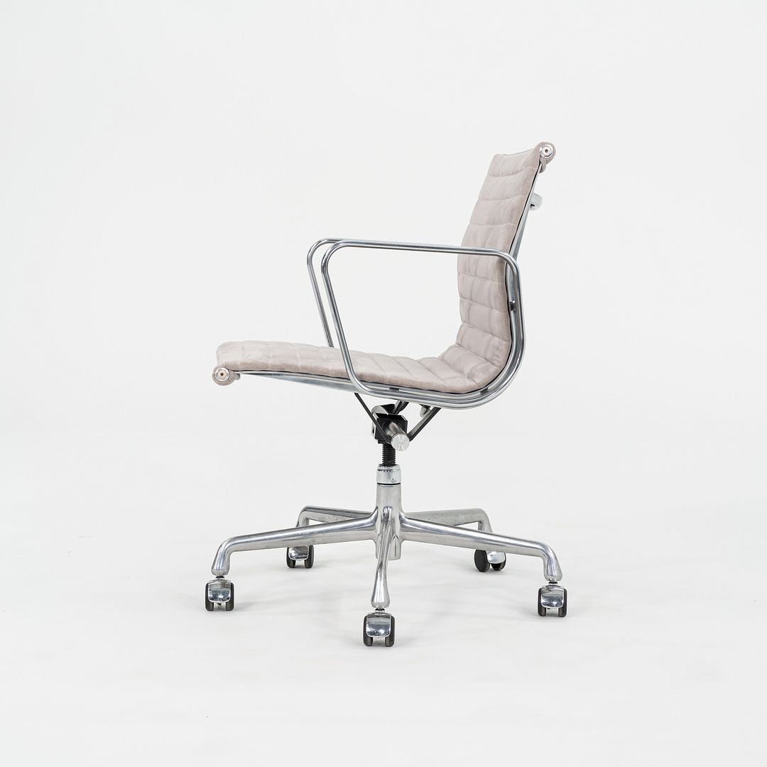 Aluminum Group Management Desk Chair, Model EA335