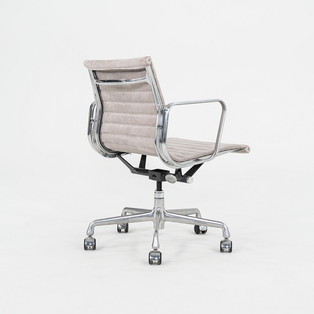 Aluminum Group Management Desk Chair, Model EA335