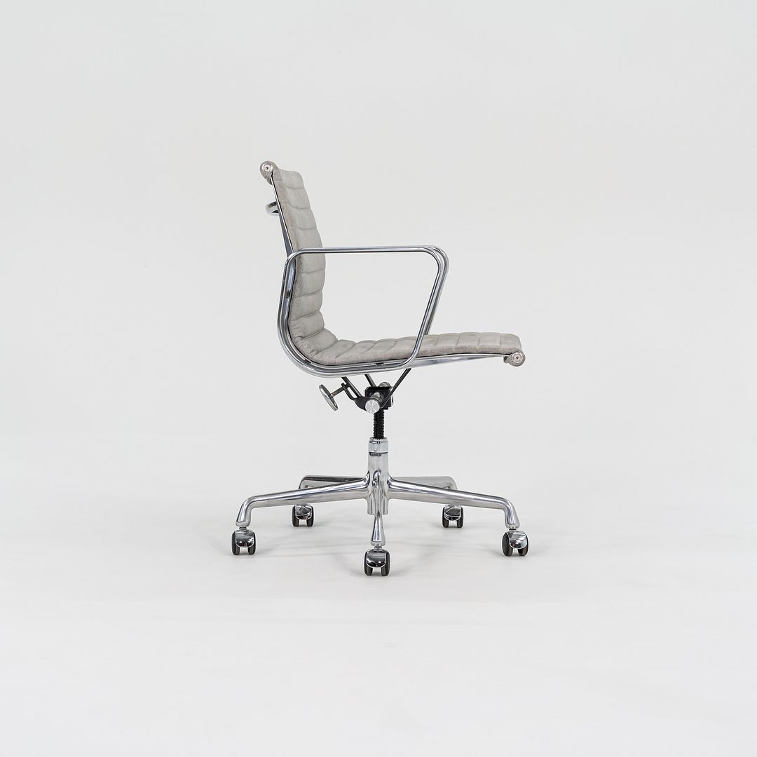 Aluminum Group Management Desk Chair, Model EA335