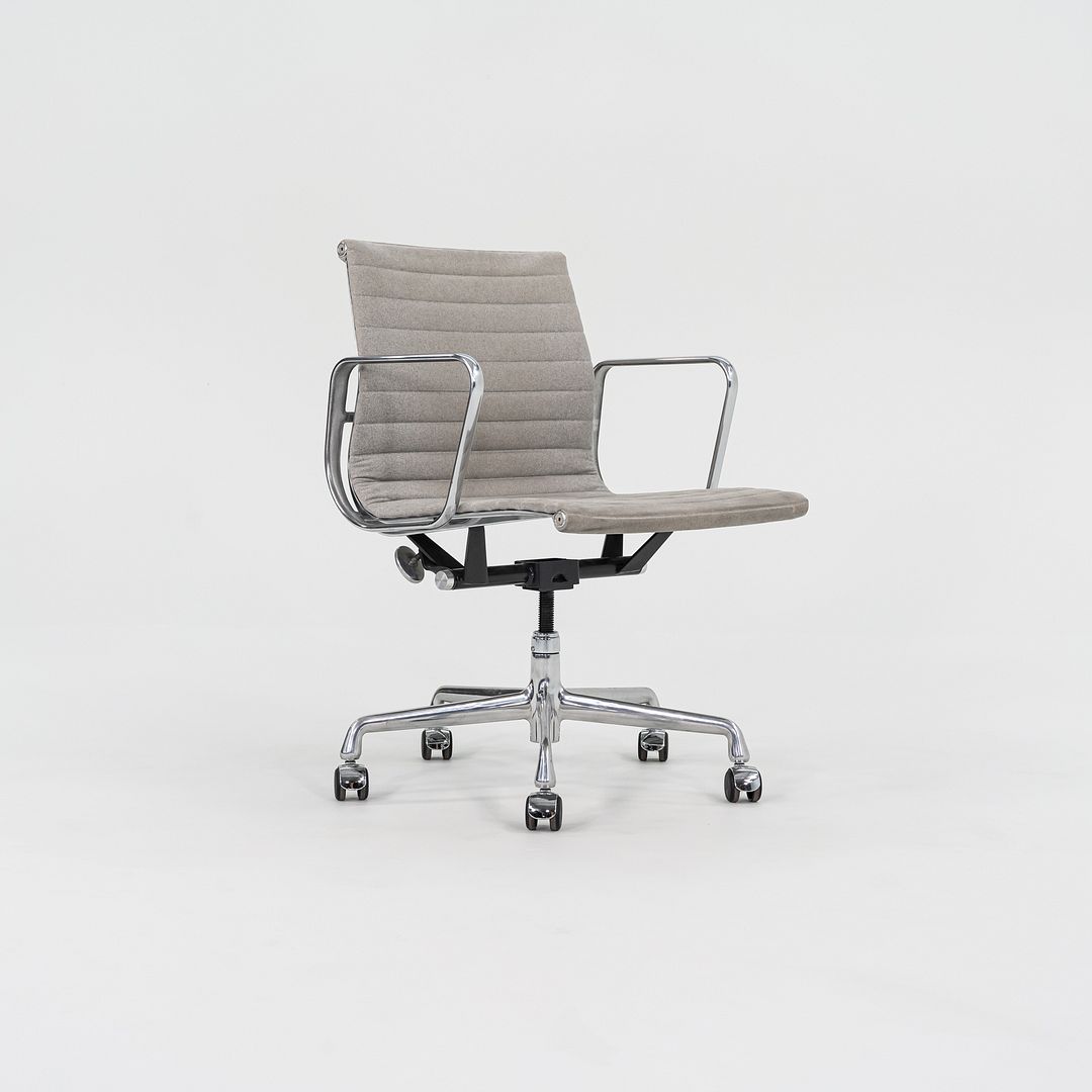 Aluminum Group Management Desk Chair, Model EA335