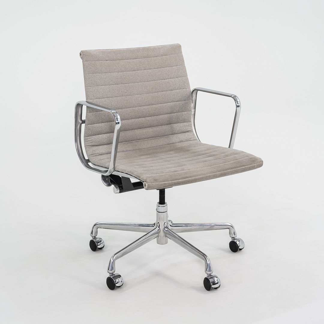 Aluminum Group Management Desk Chair, Model EA335