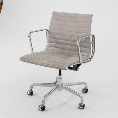 Aluminum Group Management Desk Chair, Model EA335