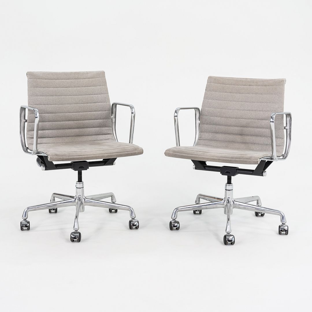 Aluminum Group Management Desk Chair, Model EA335