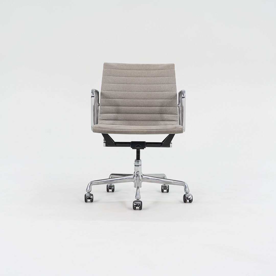 Aluminum Group Management Desk Chair, Model EA335