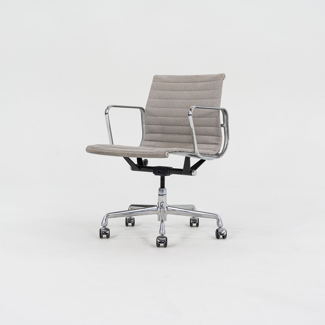 Aluminum Group Management Desk Chair, Model EA335