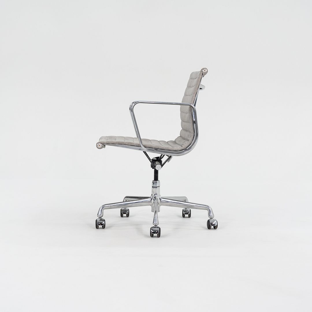 Aluminum Group Management Desk Chair, Model EA335