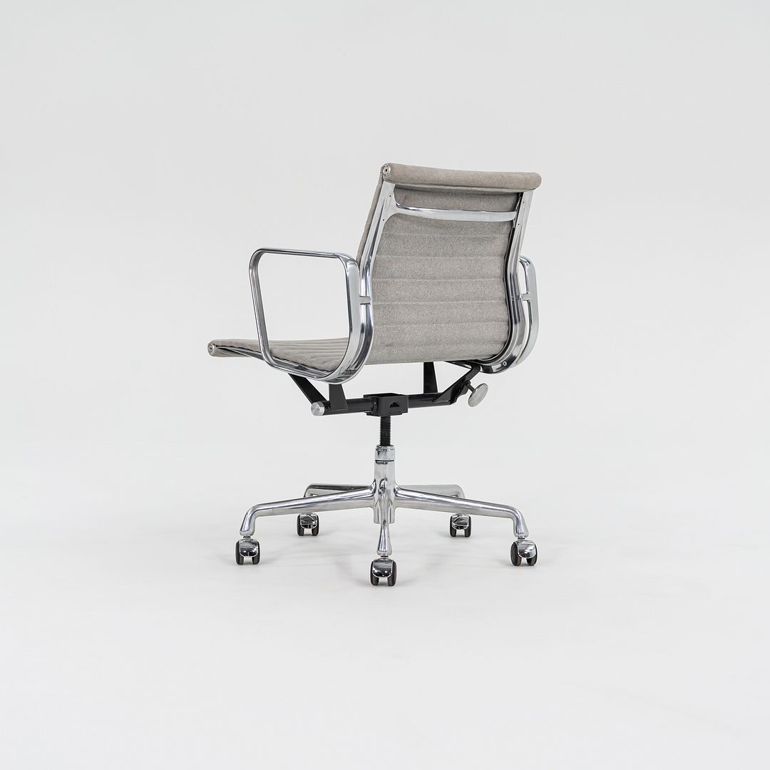 Aluminum Group Management Desk Chair, Model EA335