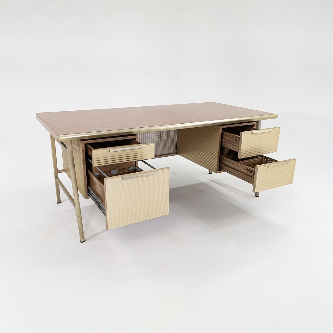 Italic Desk