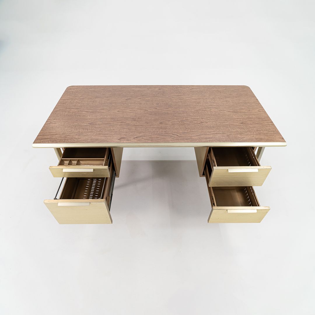 Italic Desk