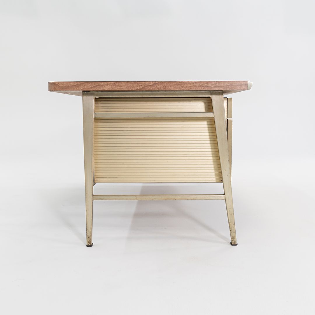 Italic Desk