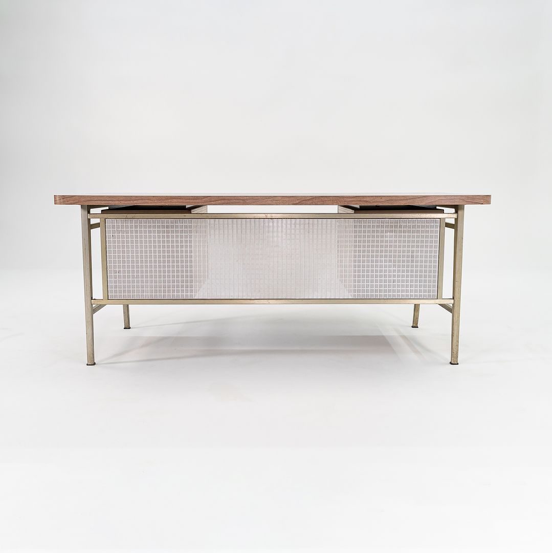 Italic Desk