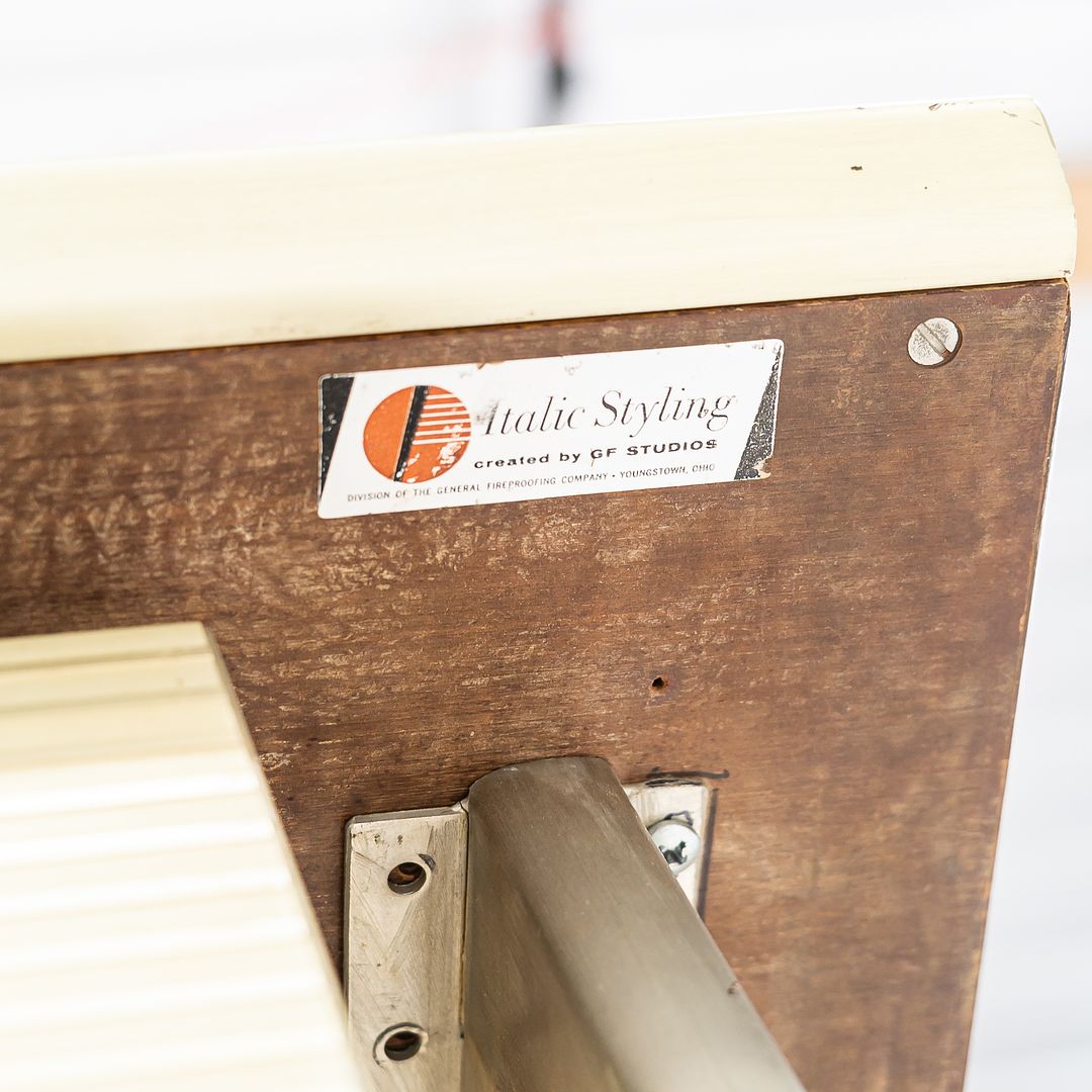 Italic Desk