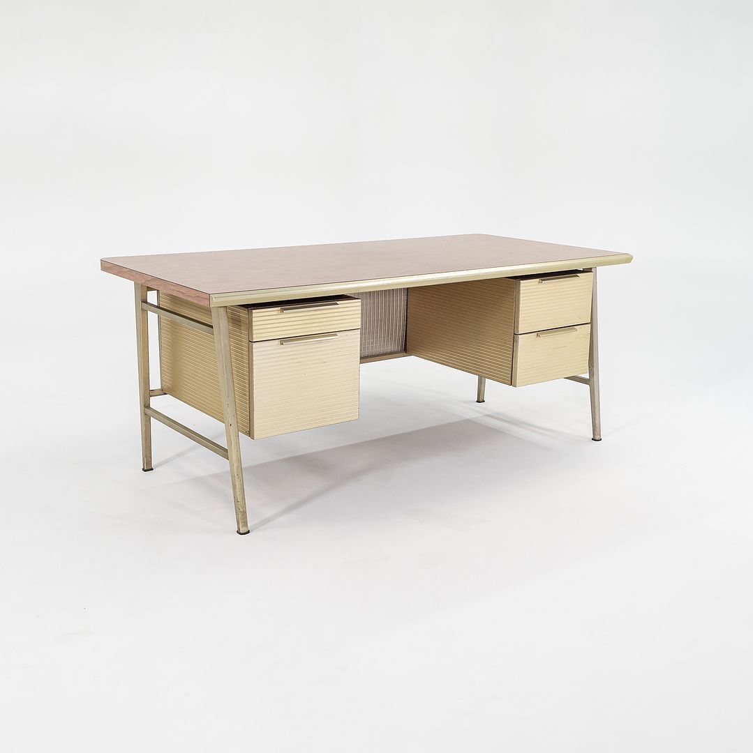 Italic Desk