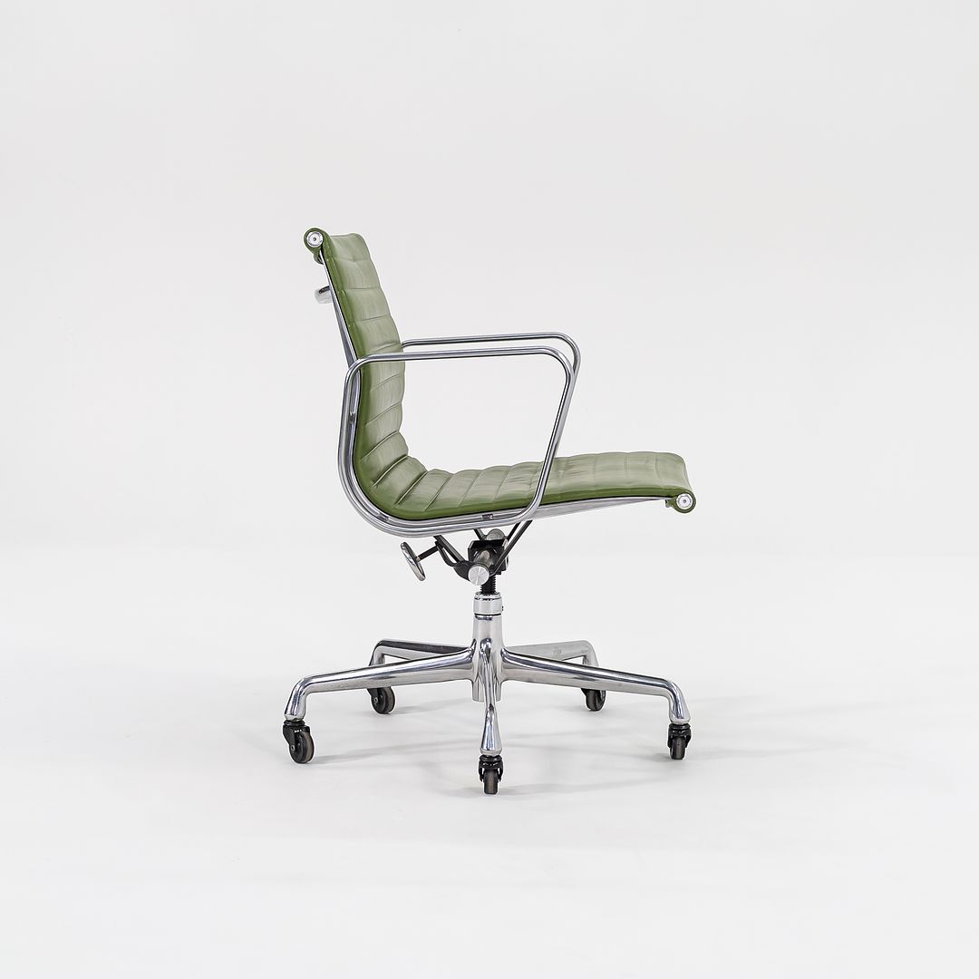 Eames Aluminum Group Management Chair