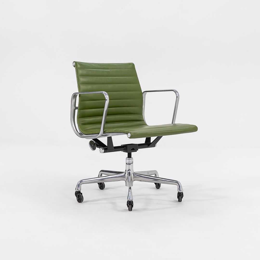 Charles Eames Ea335 Eames Aluminum Group Management Desk Chair