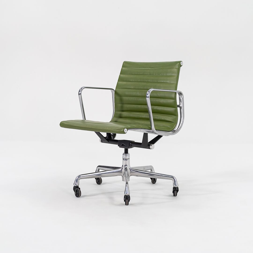 Eames Aluminum Group Management Chair