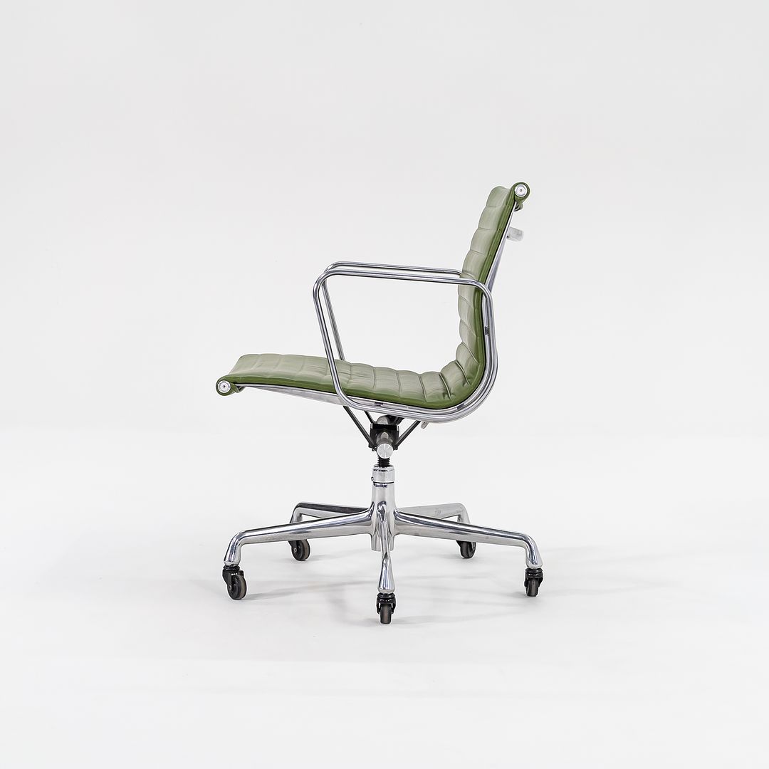 Eames Aluminum Group Management Chair