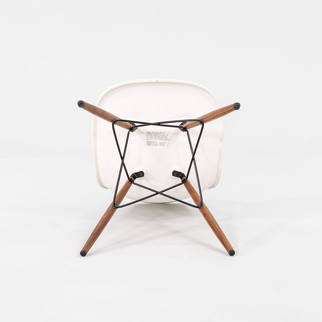 DSW Side Chair with Dowel Base