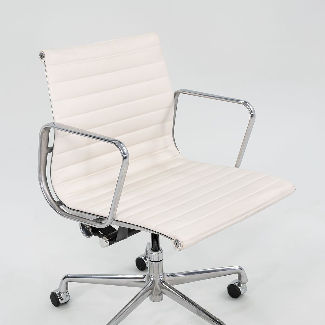 Eames Aluminum Group Management Desk Chair, Model EA335