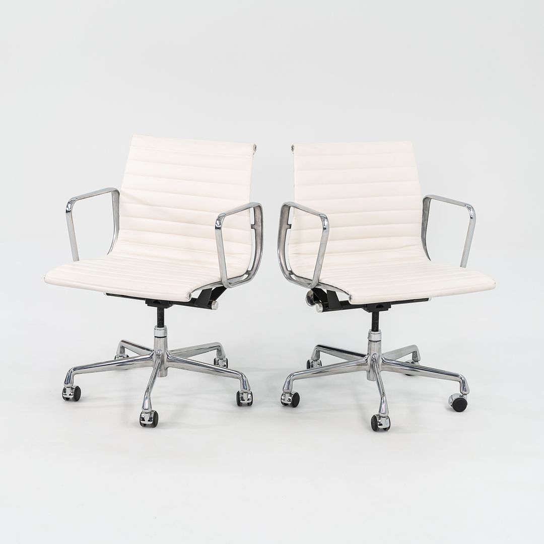 Eames Aluminum Group Management Desk Chair, Model EA335