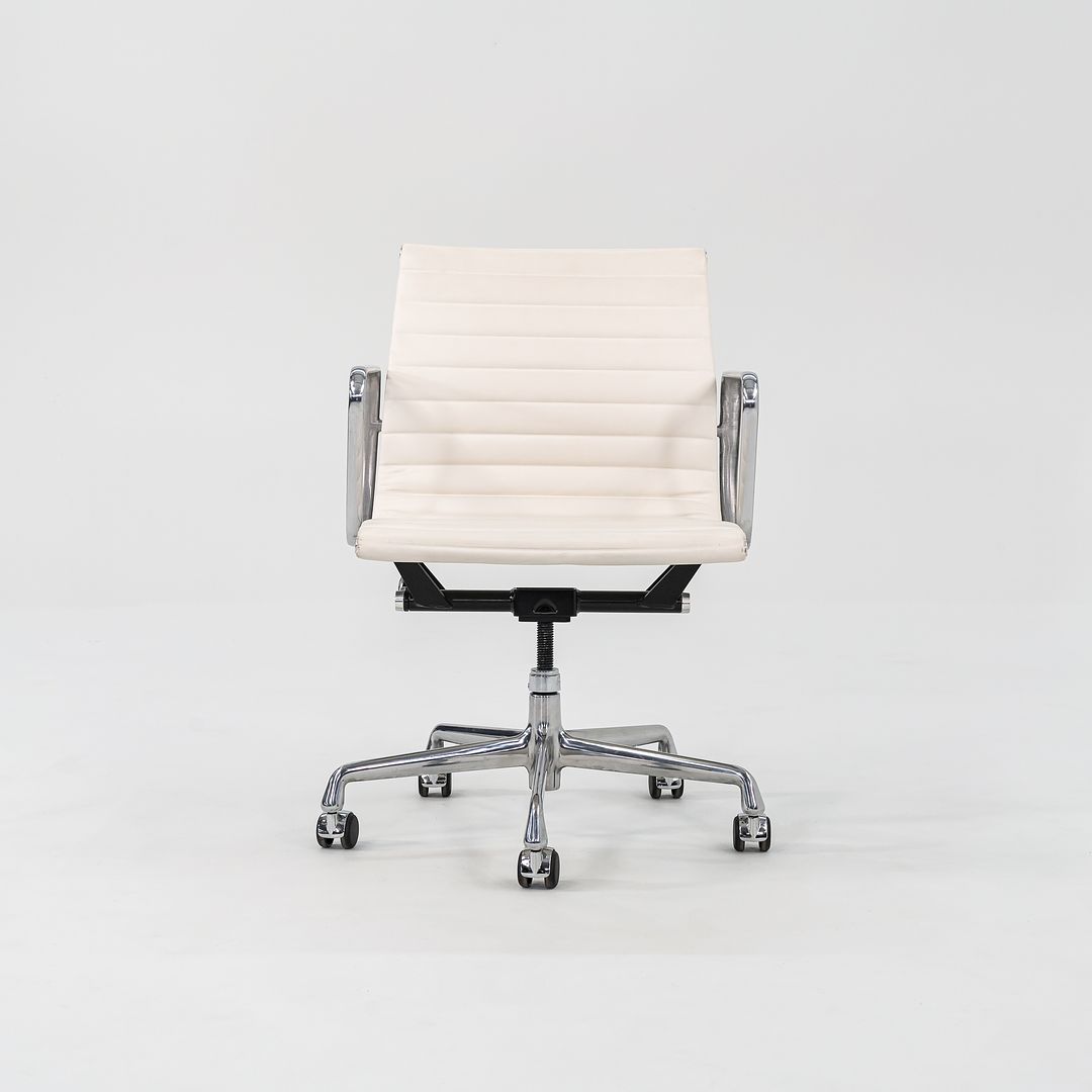 Eames Aluminum Group Management Desk Chair, Model EA335