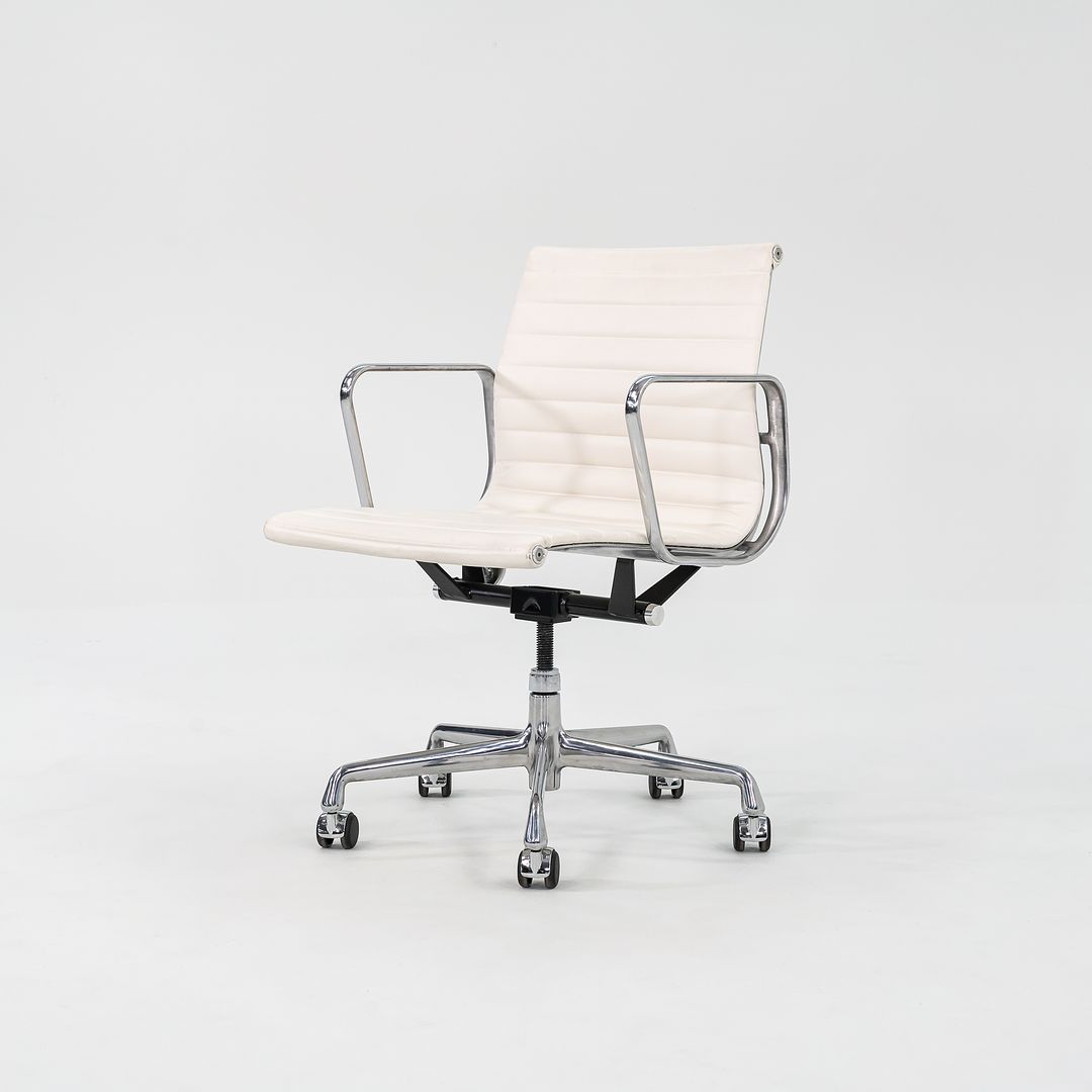 Eames Aluminum Group Management Desk Chair, Model EA335