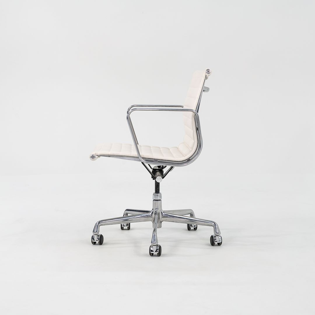 Eames Aluminum Group Management Desk Chair, Model EA335