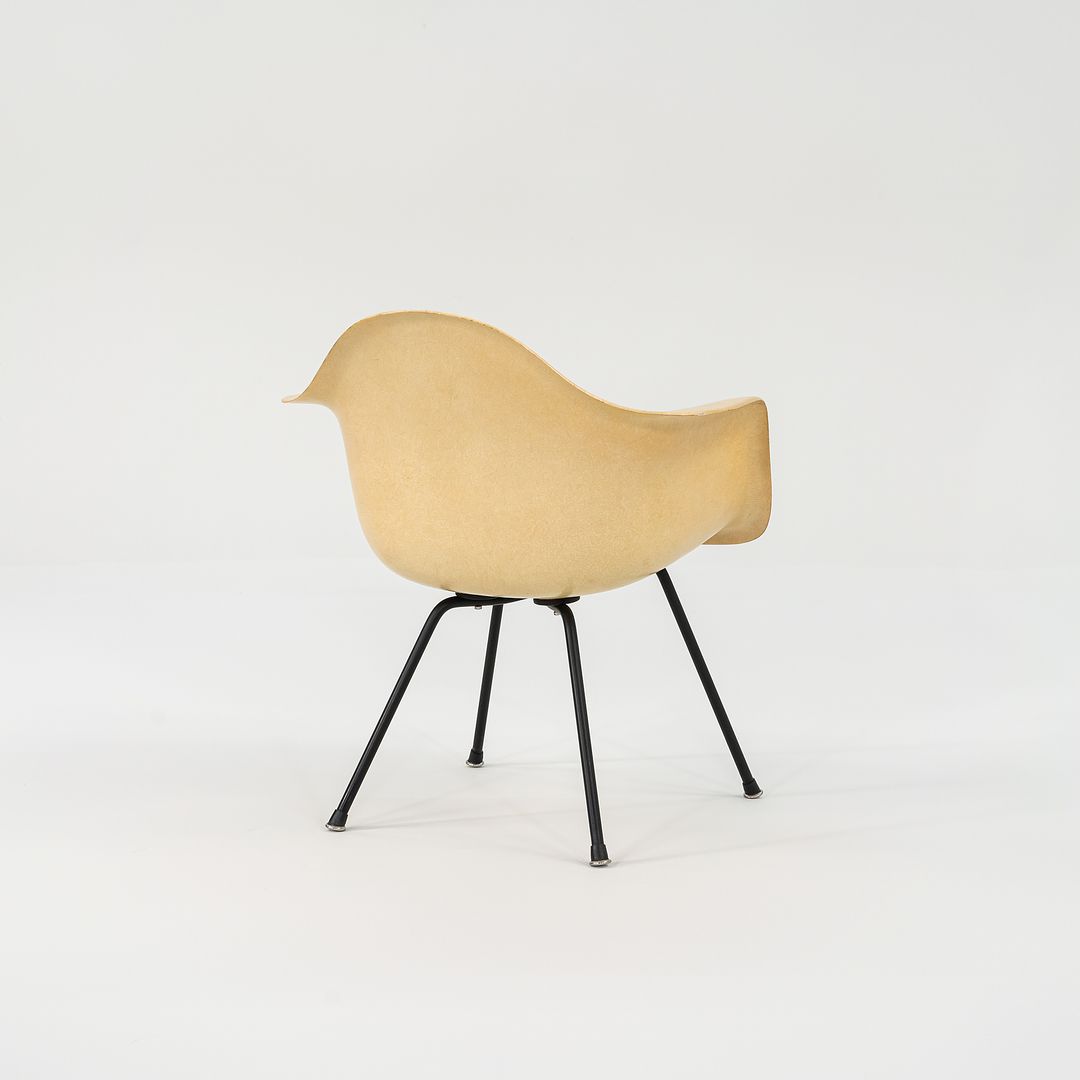 MAX Armchair