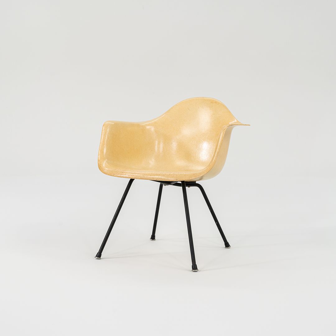 MAX Armchair