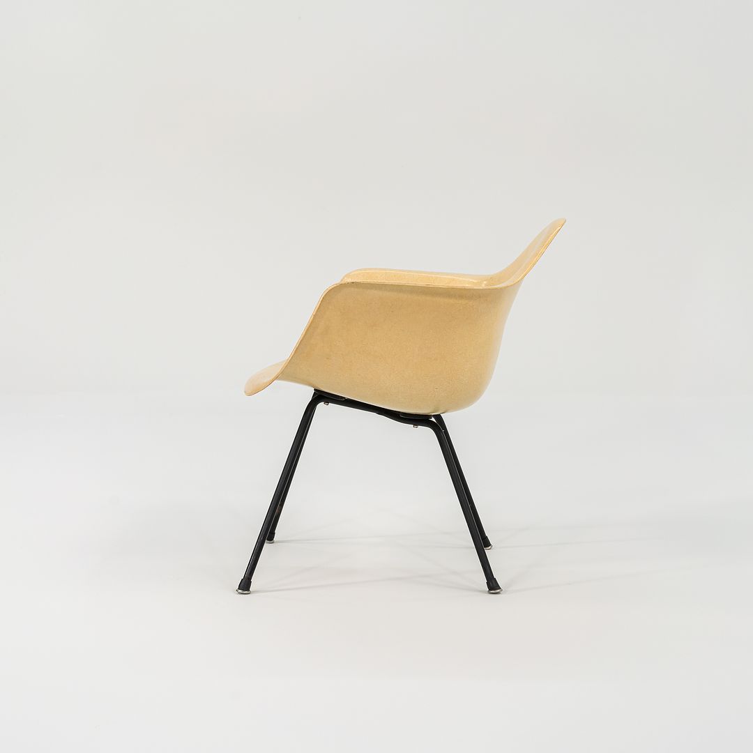 MAX Armchair