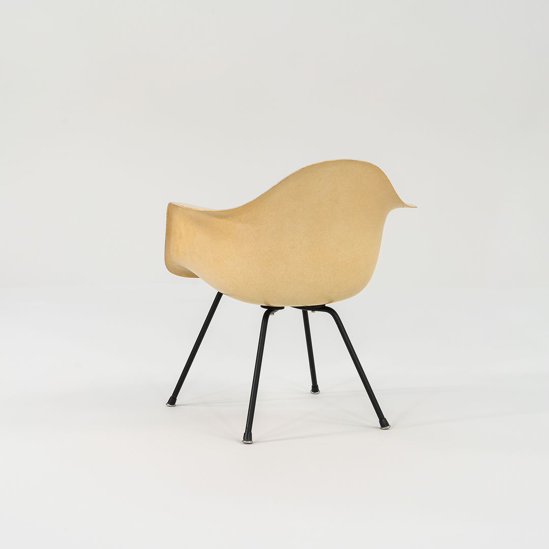MAX Armchair