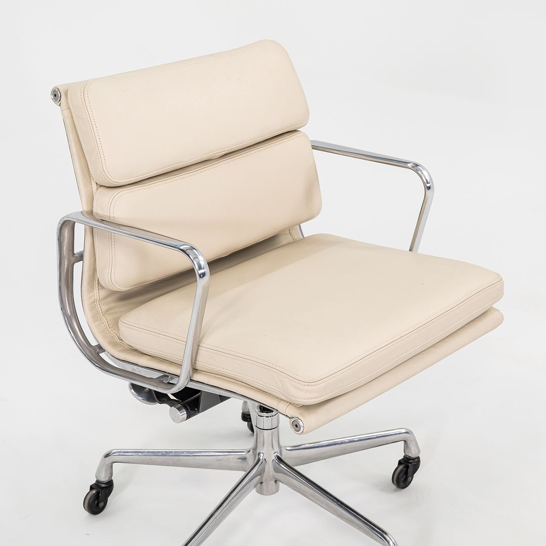Eames Aluminum Group Soft Pad Management Chair, EA435